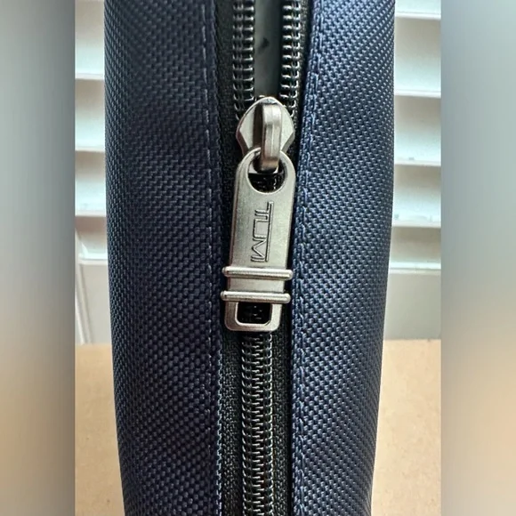 Brand New with Tag TUMI Small Kit Navy - Picture 6 of 7